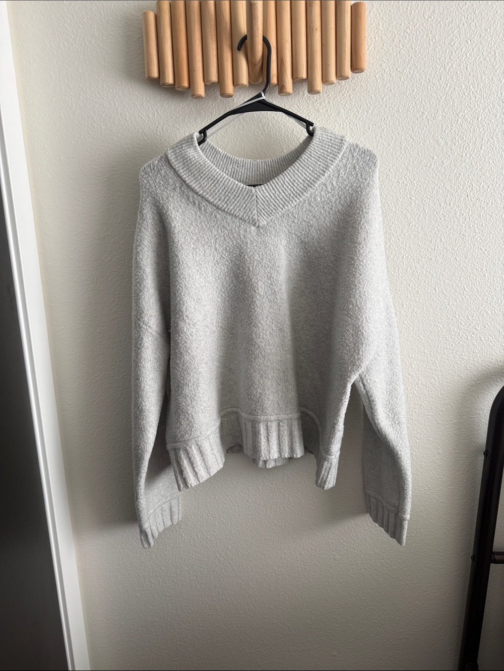 Jessica Simpson Light Gray V-Neck Sweater